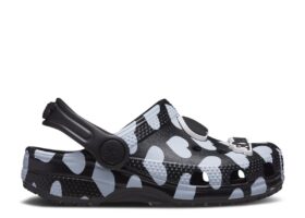 Awake NY x Classic Clog für Kinder „Home Is Where The Heart Is – Schwarz“