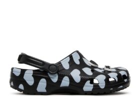 Awake NY x Classic Clog „Home Is Where The Heart Is – Schwarz“