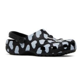 Awake NY x Classic Clog „Home Is Where The Heart Is – Schwarz“