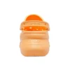 Classic Clog im Retro-Stil, Crocs, dicke Sohle, orange, Sandalen mit kleinem Wal-Motiv