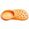 Classic Clog im Retro-Stil, Crocs, dicke Sohle, orange, Sandalen mit kleinem Wal-Motiv
