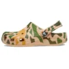 Classic Clog mit Camouflage-Print „Khaki-Grün“