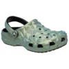 Classic Clog mit schillerndem geometrischem Muster „Grün“