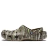Classic Clogs mit Camouflage-Print „Brown“