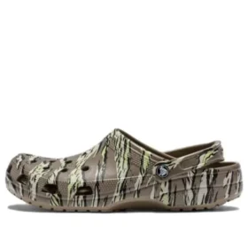Classic Clogs mit Camouflage-Print „Brown“