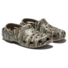 Classic Clogs mit Camouflage-Print „Brown“