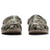 Classic Clogs mit Camouflage-Print „Brown“