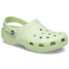 Classic Crocs Beach Unisex-Sandalen in Grau und Grün