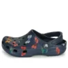 Classic Vacay Vibes Butterfly Clogs „Navy Multi“
