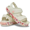 Crocband™ Cruiser Glow Confetti Band-Sandale für Kinder. Crocband™ Cruiser Glow Confetti Band-Sandale für Kinder.