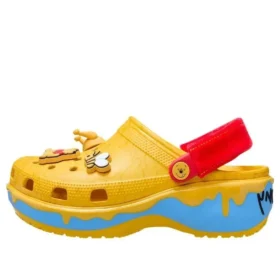 Crocs x Disney Winnie the Pooh Classic Platform Clog „Yellow Red“