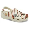 Crocs x Jurassic World Classic Clog „Bone“