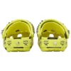 Crocs x MCM Clogs mit Camouflage-Print „Neon Yellow“
