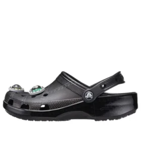 Crocs x Ron English Classic Clogs „Area 54 – Schwarz“