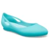 Flache eisblaue Sandalen