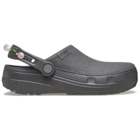 Handgefertigter Clog mit Perlenkette