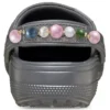 Handgefertigter Clog mit Perlenkette