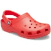 Klassische rote Strandsandalen