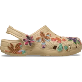 Klassischer Sommer-Clog mit Perlenverzierung