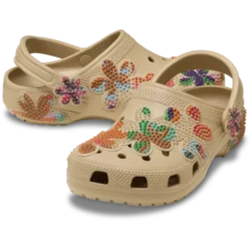 Klassischer Sommer-Clog mit Perlenverzierung