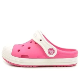 Kleine Crocs Outdoor-Sandalen mit flachem Absatz in Rosa