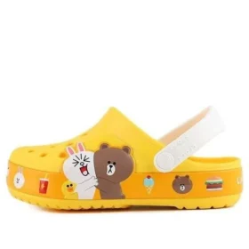 Kleine Crocs-Strandsandalen in Gelb