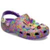 Lisa Frank x Classic Clog „Neon Purple Multi Hearts“