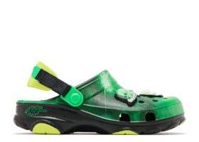 Ron English x All-Terrain Clog für Kinder „Area 54 – Green Galaxy“