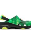 Ron English x All-Terrain Clog für Kinder „Area 54 – Green Galaxy“ Ron English x All-Terrain Clog für Kinder „Area 54 – Green Galaxy“
