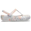 Sandalen mit weißen Blumen