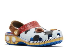 Toy Story x Classic Clog Kleinkind „Woody“